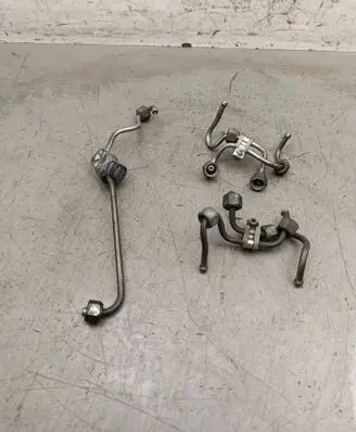 BMW 1 E81 E87 Fuel injector supply line/pipe 