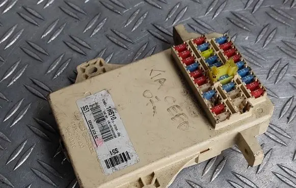 KIA Ceed Fuse module 1007328003 1H5100704020098
