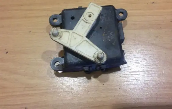 Nissan Almera N16 Air flap motor/actuator 3G24030820
