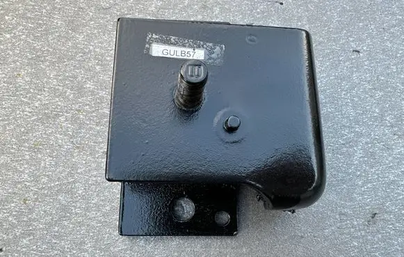 Nissan Patrol 160 Engine mounting bracket 11220C6001
