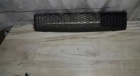 Fiat 500 Front bumper lower grill 51797997