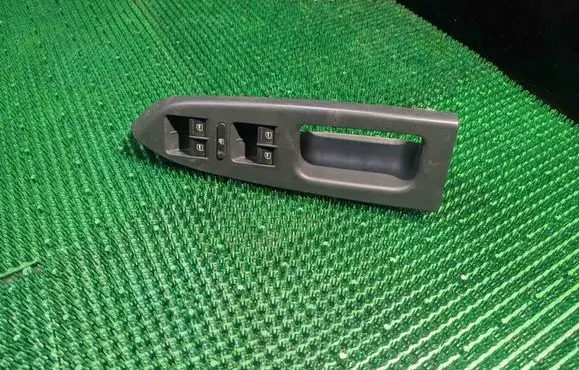 Volkswagen Touran I Electric window control switch 1T1867371H