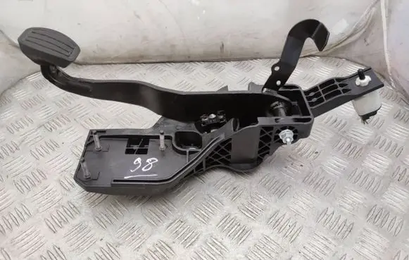 Peugeot Traveller Brake pedal P1002510