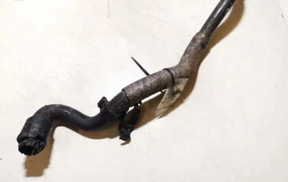 Volkswagen Touran I Engine coolant pipe/hose