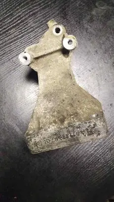 Mercedes-Benz C W203 Engine mounting bracket A6112230704