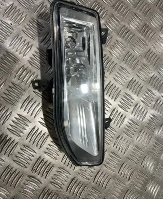 Nissan Leaf II (ZE1) Front fog light 90078637 261508995A 90078635