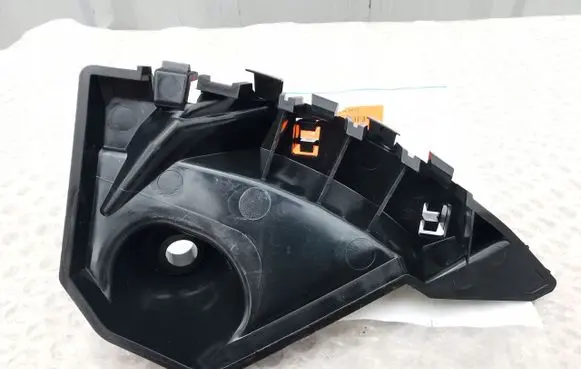 Tesla Model X Fender mounting bracket 1095793