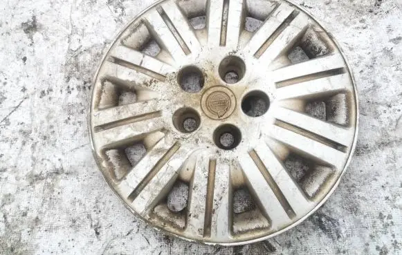 Chrysler Sebring (JS) R16 wheel hub/cap/trim 04768442aa