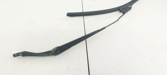 Front wiper blade arm