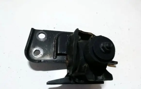 Toyota RAV 4 (XA30) Engine mount bracket