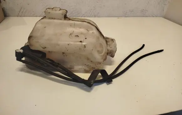 Renault Kangoo II Windshield washer fluid reservoir/tank 8200431474 681155 246091