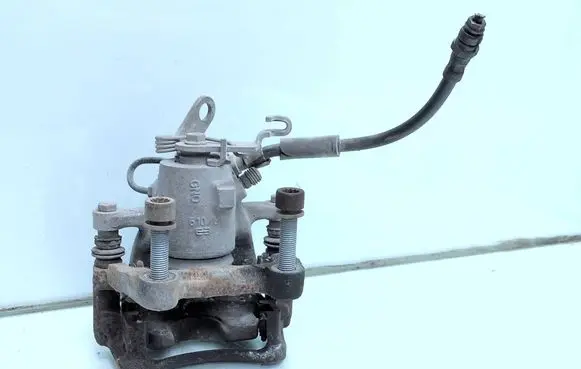 Skoda Superb B6 (3T) Rear brake caliper 