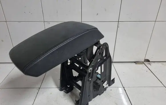 Skoda Octavia Mk2 (1Z) Armrest 1Z0864207
