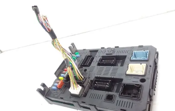 Peugeot Partner Fuse module 281197595 281164872