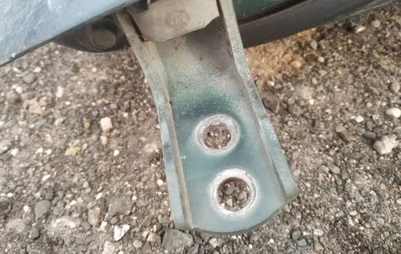 Toyota Avensis T220 Front door upper hinge