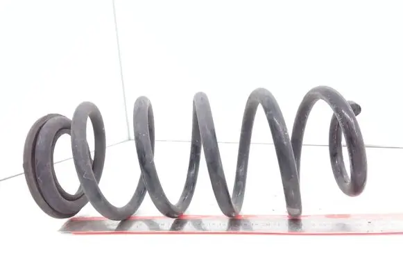 Toyota Auris E180 Rear coil spring