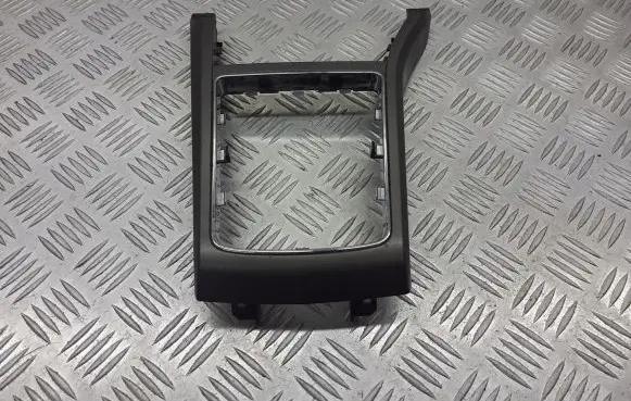 Opel Astra H Gear shifter surround trim plastic 13116961