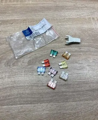 Mercedes-Benz C W204 Fuse N000000004325