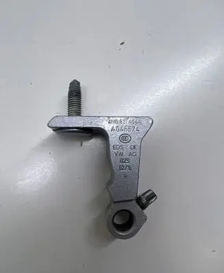 Audi Q7 4M Front door upper hinge 4M0831404A A046574