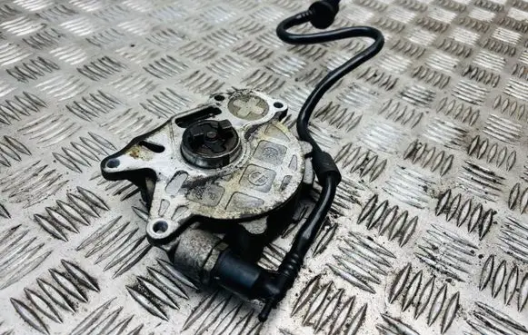 Volkswagen Golf Plus Vacuum pump 03L145100