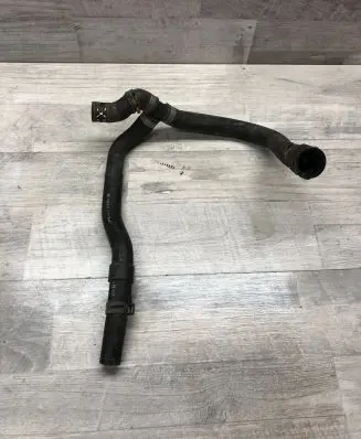 Volkswagen PASSAT B8 Coolant pipe/hose 