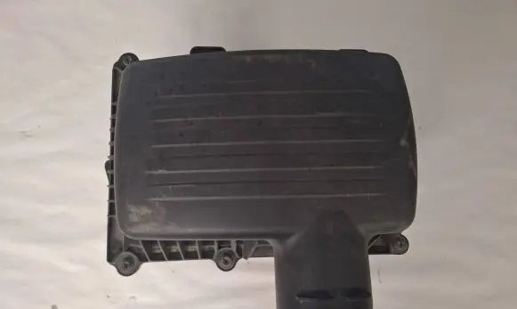 Dodge VAN RAM Air filter box P68264882AB
