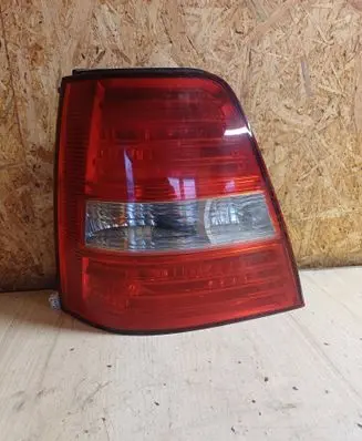 KIA Sorento Rear/tail lights 9243E5