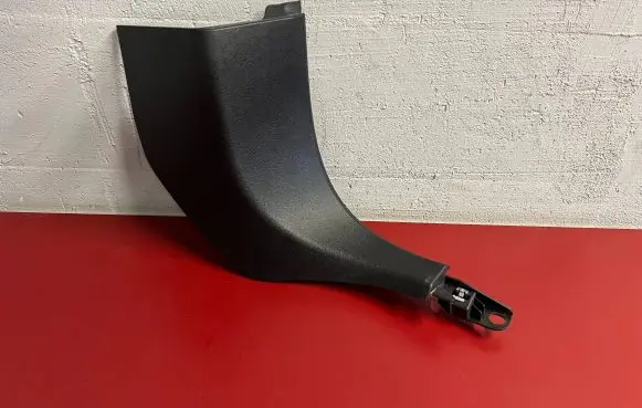 Foot area side trim