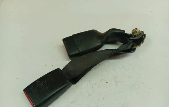 Subaru Legacy Middle seatbelt buckle (rear)