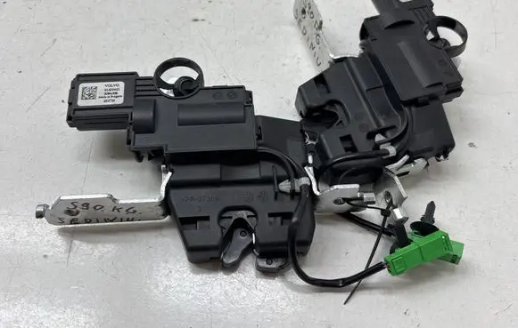 Volvo S90, V90 Seat back rest lock catch 31436463 232716 3084508