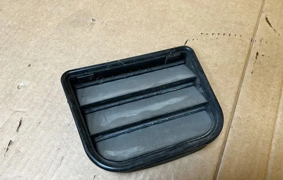 Jaguar XJ X351 Quarter panel pressure vent