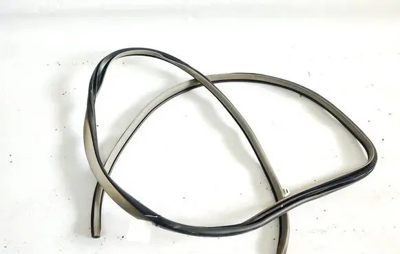Toyota Yaris Rubber seal front coupe door 