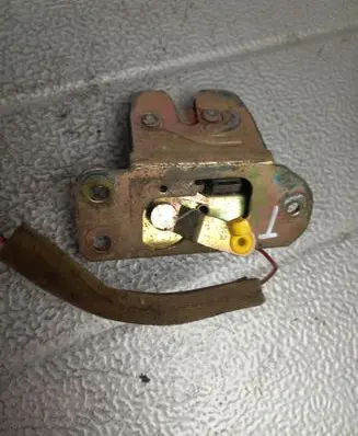 Mitsubishi Carisma Tailgate/trunk/boot lock/catch/latch