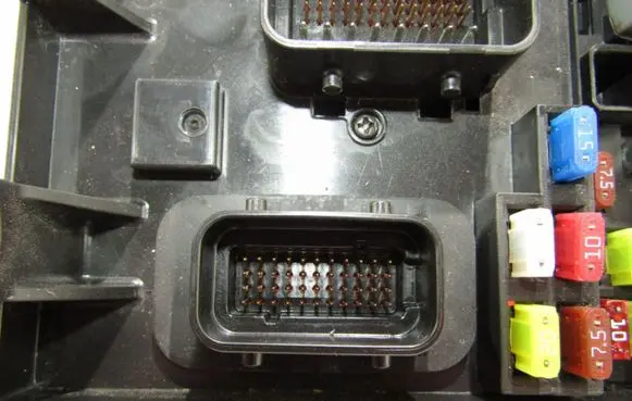 KIA Carnival Fuse module 919504D050