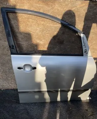 Toyota Avensis Verso Front door