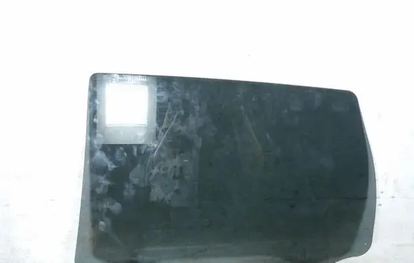 Rear door window glass