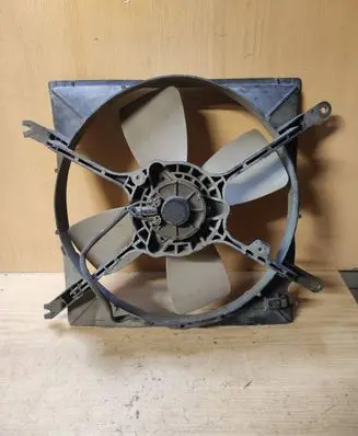Mitsubishi Space Runner Radiator cooling fan shroud
