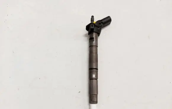Audi A4 S4 B8 8K Fuel injector 0445116023