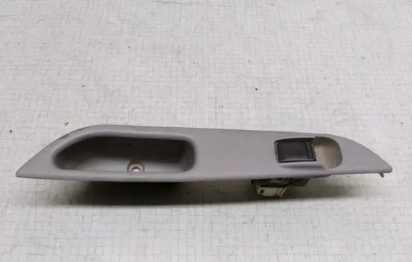 Nissan Almera Tino Electric window control switch 82960BU700