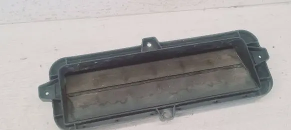Quarter panel pressure vent