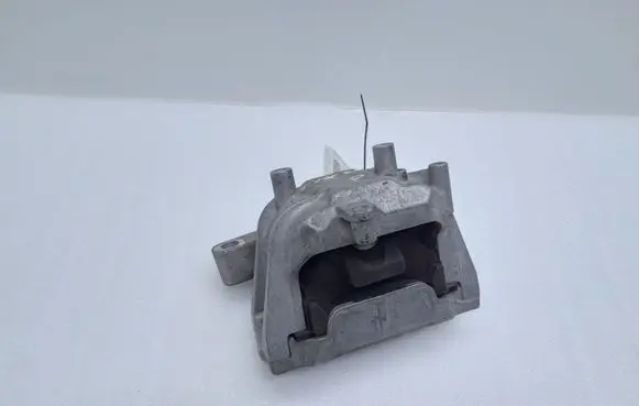 Engine mount bracket