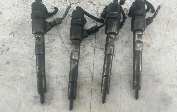 Peugeot Partner Fuel injectors set 0445110351
