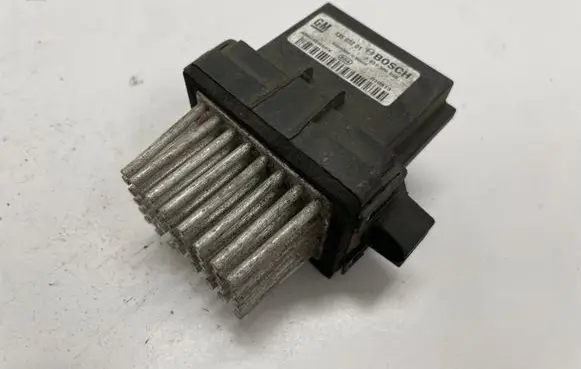 Opel Astra J Heater blower fan relay 13503201