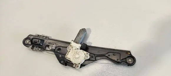 Mercedes-Benz E W211 Rear door window regulator with motor A2117300246