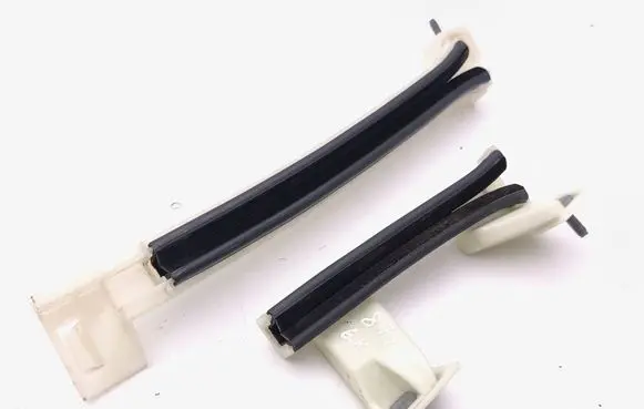 Peugeot 2008 II Rear door windshield rail 9825959980 9830723480