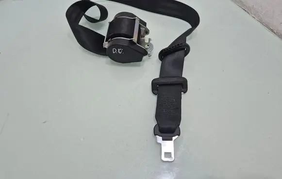 Opel Vivaro Rear seatbelt 848013