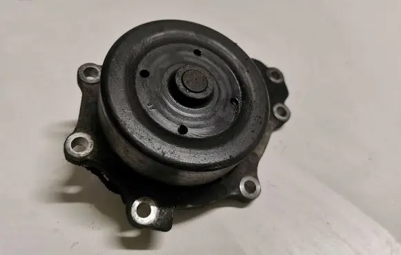Toyota Avensis T250 Water pump