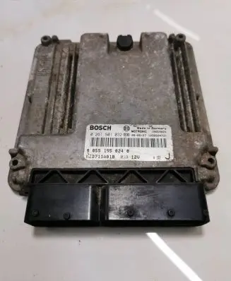 Alfa Romeo GT Engine control unit/module 00551950240 0261S01032 NED711A018
