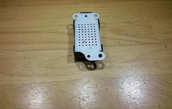 Volkswagen Golf VI Aerial antenna amplifier 5M0035570B