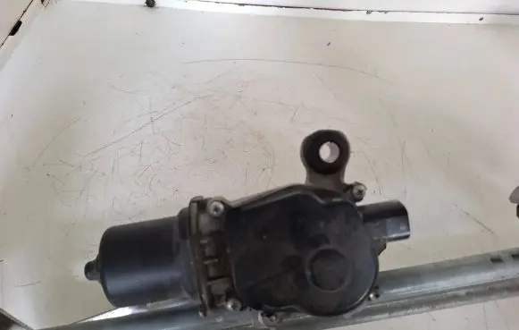 Nissan Qashqai Front wiper linkage and motor 3720